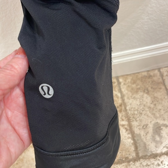 Women's Lululemon Chase Me Crop II Leggings, Black, Size 10 - Picture 7 of 13